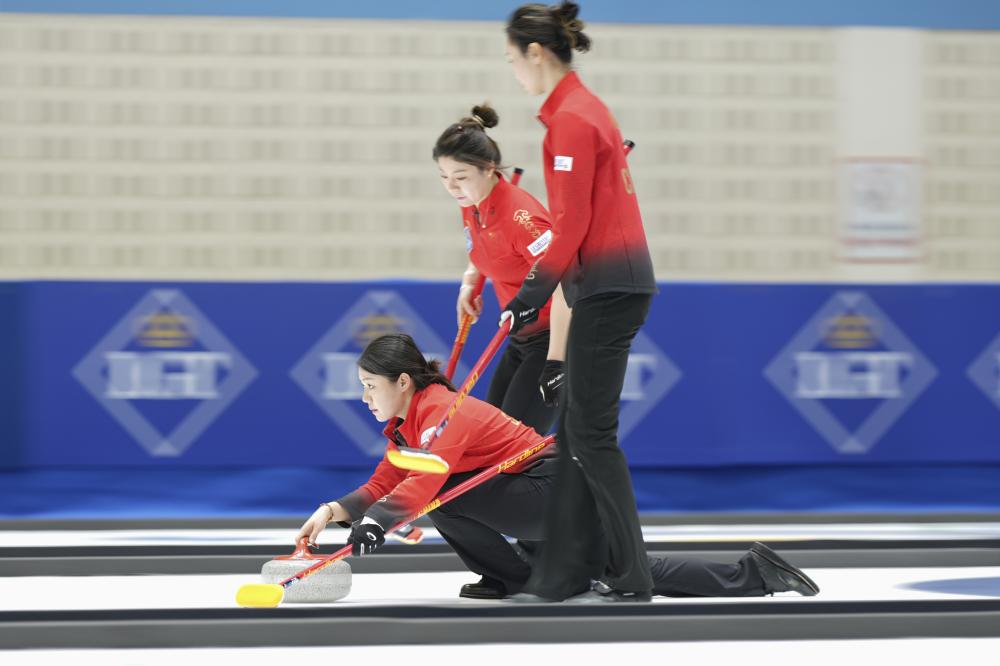 利兹联主帅：连续在强队上拿分很不容易，这些功劳属于球员们